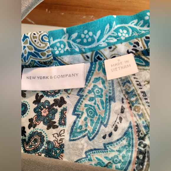 Women’s Boho New York & Company top Size Small - Picture 3 of 5